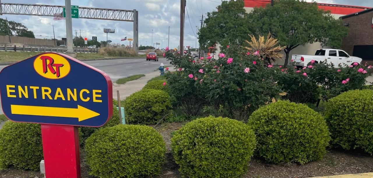 Raintree Inn And Suites Houston Exterior foto